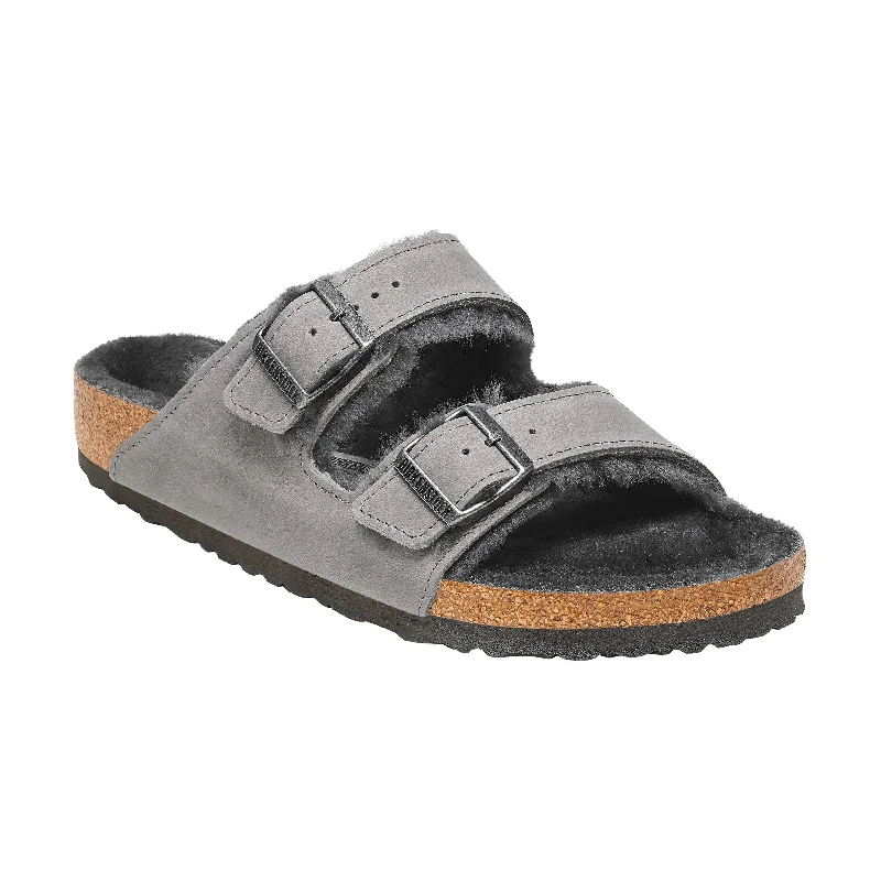 Men's sandals with a contrast stitching detailArizona Shearling Iron Oiled Leather