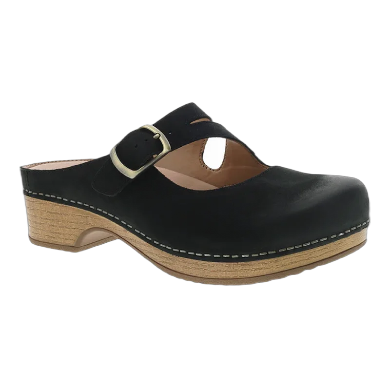 Men's sandals in a neutral color like black or brownBritney