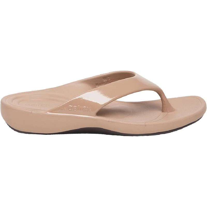 Men's sandals with a flexible sole for easy movementWomen's Aetrex Maui Mocha EVA