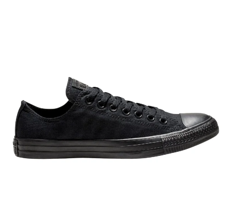 Men's lifestyle sneakers with a premium material constructionCONVERSE MEN'S CHUCK TAYLOR ALL STAR LOW TOP TRIPLE BLACK SHOE