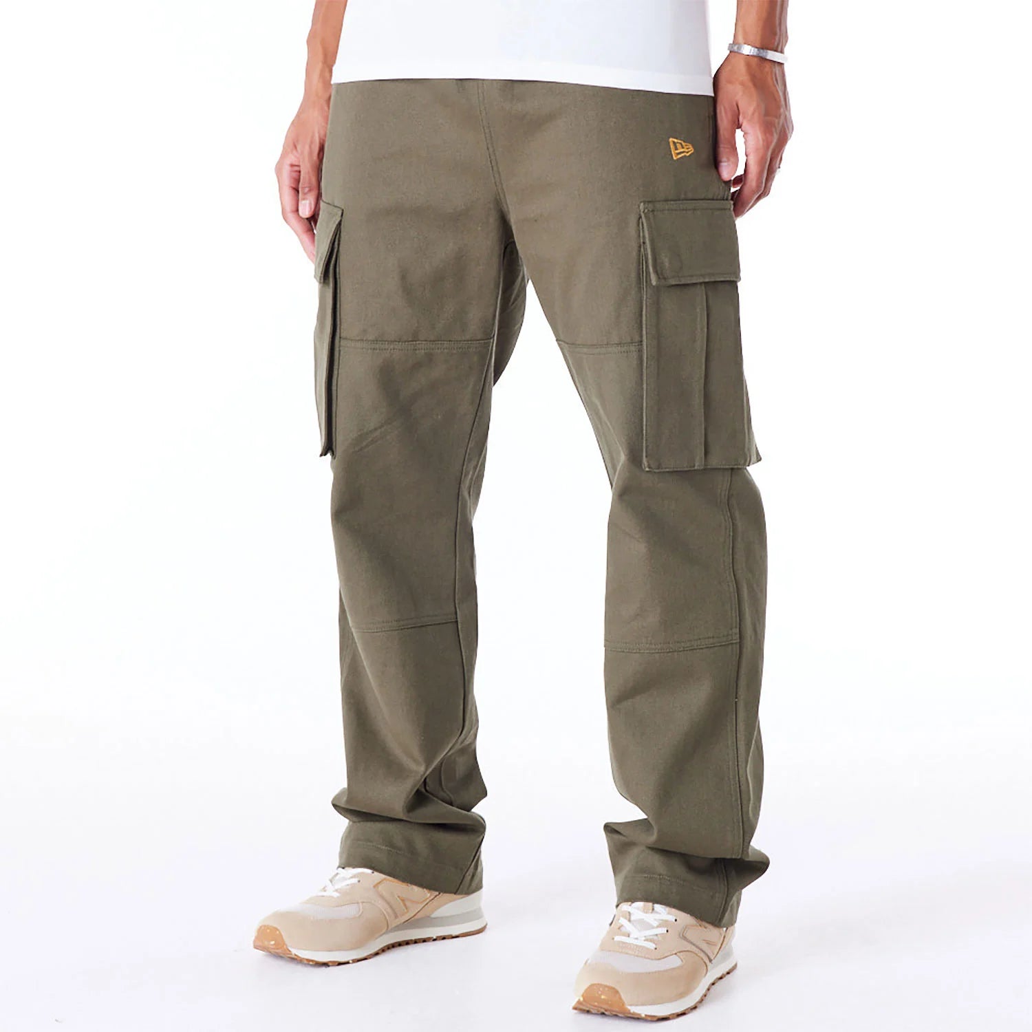 Men's camo - print sneakers for an edgy styleNEW ERA Green Cargo Trousers