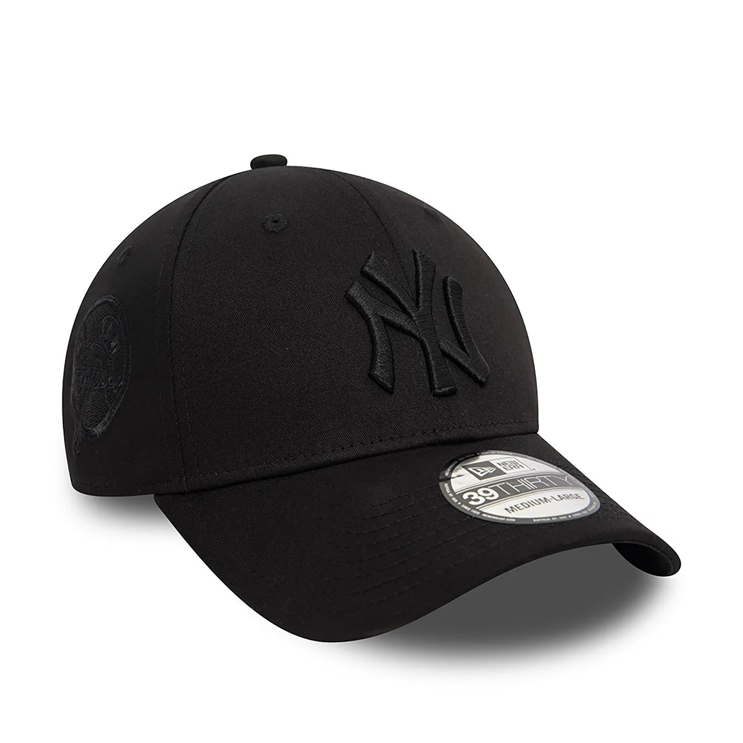 Men's casual sneakers with a woven upper for a unique textureNEW ERA New York Yankees Monochrome Black 39THIRTY Stretch Fit Cap